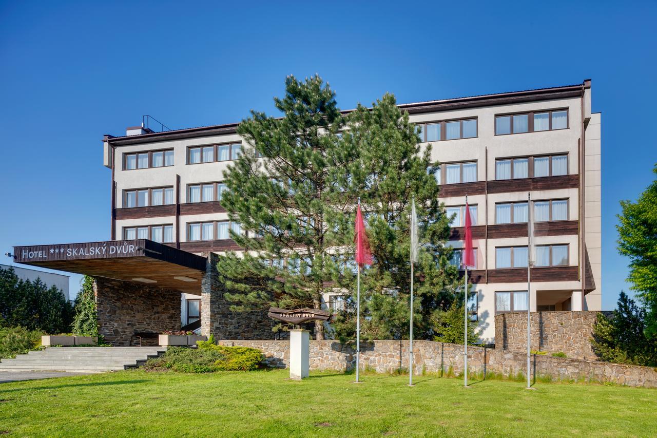 Hotel Skalsky Dvur Bystrice nad Pernstejnem Bagian luar foto