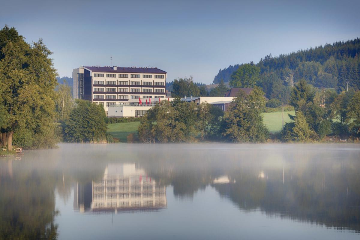 Hotel Skalsky Dvur Bystrice nad Pernstejnem Bagian luar foto