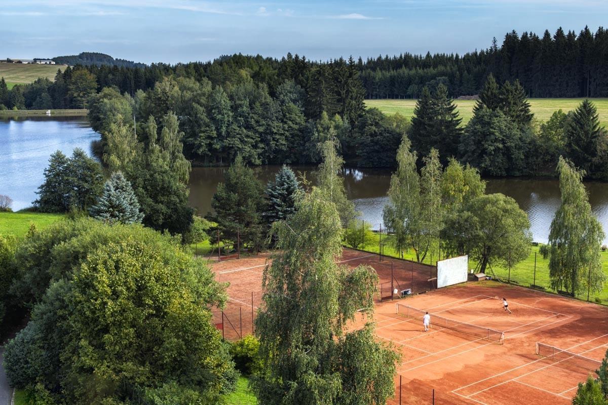 Hotel Skalsky Dvur Bystrice nad Pernstejnem Bagian luar foto